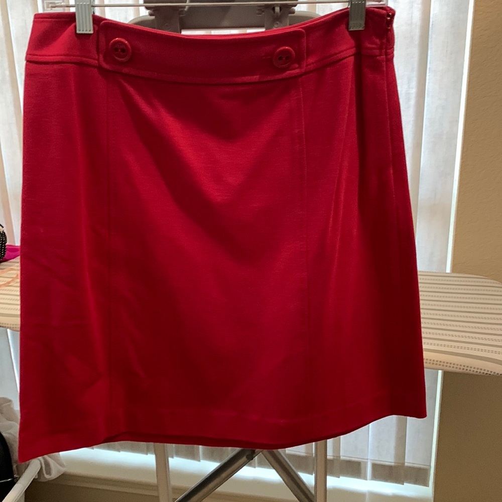 Ann Taylor red skirt.
Waist 29”
Length 23”